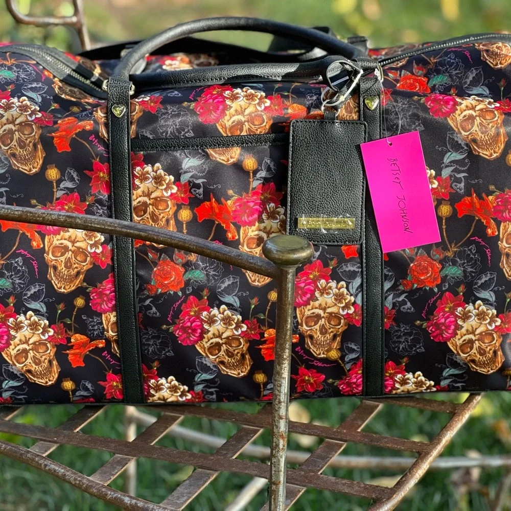 NWT RARE Sugar skull/Calavera Betsy Johnson floral skull weekender duffle bag - Picture 1 of 6